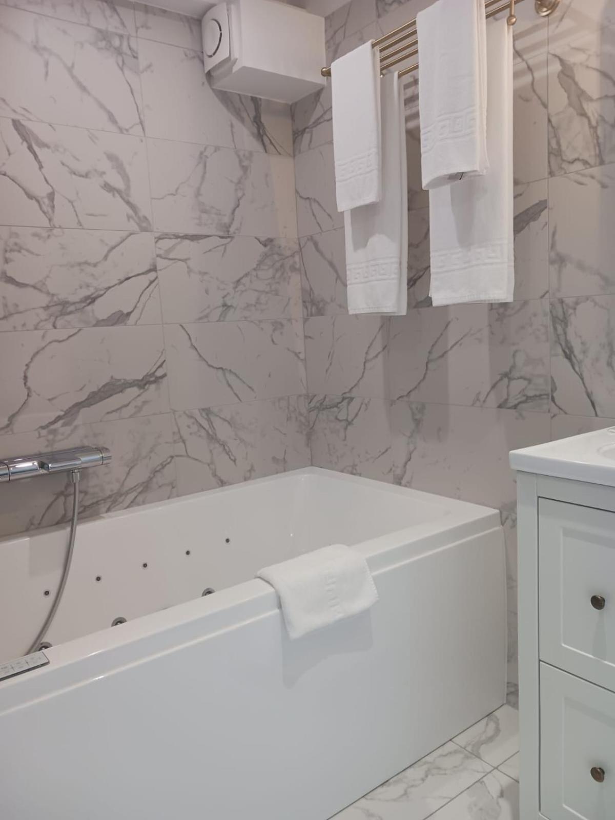Touraco Bed & Breakfast Villars-les-Dombes Exterior foto