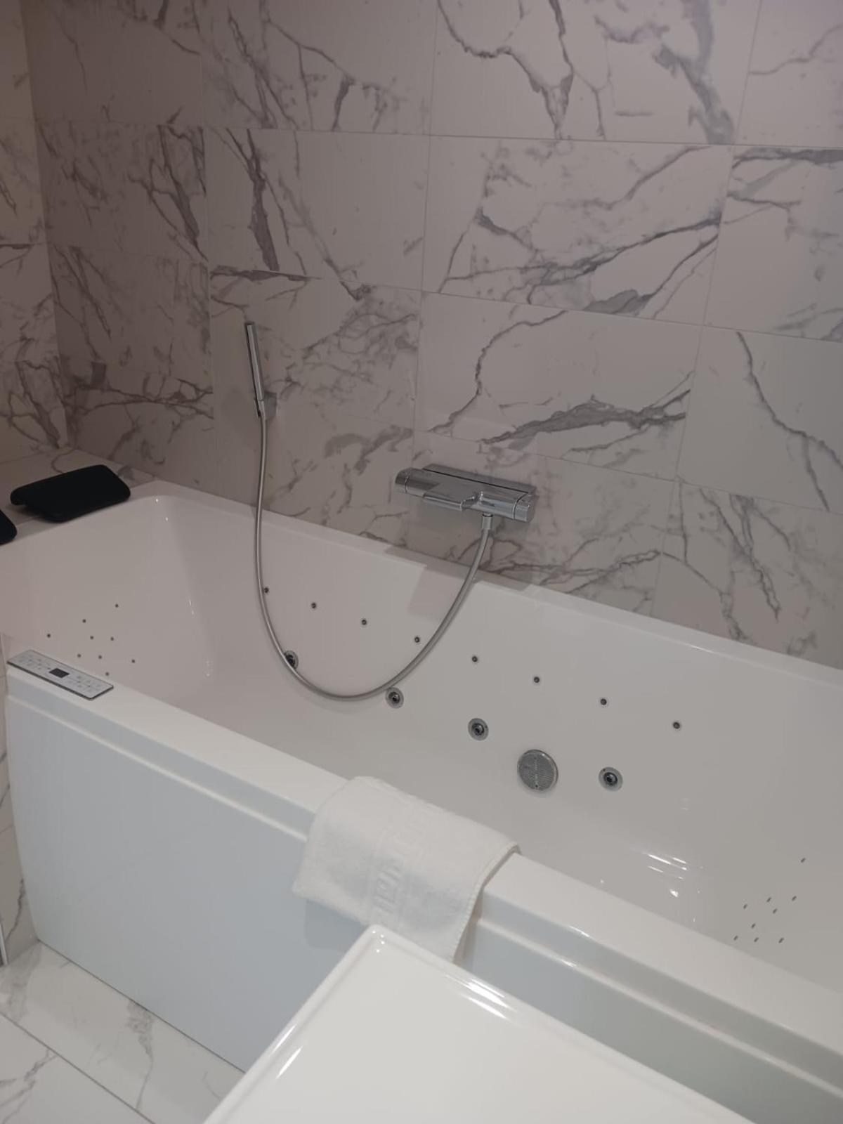 Touraco Bed & Breakfast Villars-les-Dombes Exterior foto