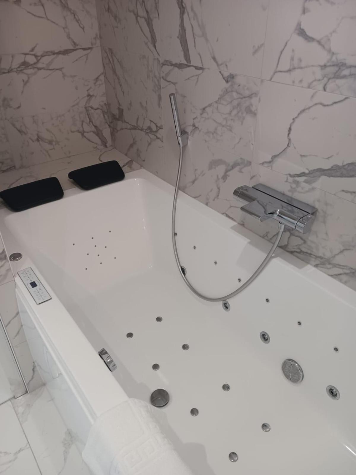 Touraco Bed & Breakfast Villars-les-Dombes Exterior foto
